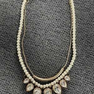 Chic Pearl and Gold Necklace